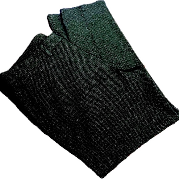 Zara Men's Textured Stretch Pants
Dark Gray Size: Waist 38 Length 32 Zara - Picture 7 of 10